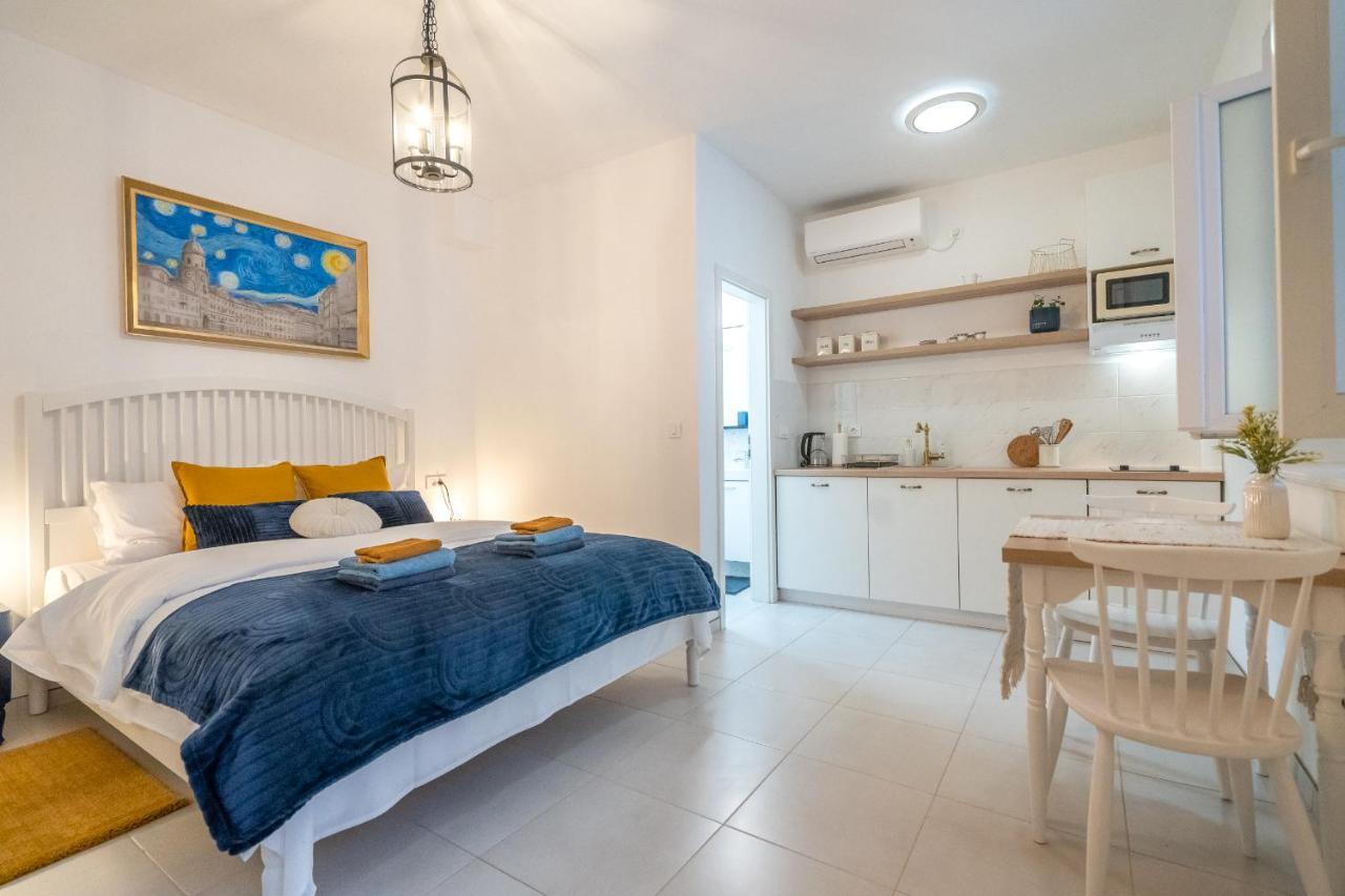 Starry Night Studio Apartment Rijeka Eksteriør billede